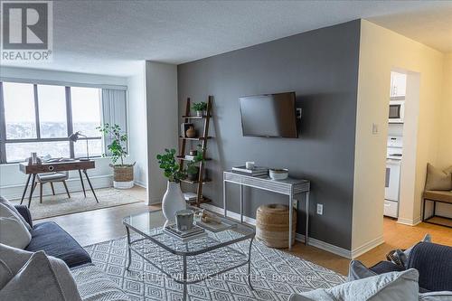 1007 - 1600 Adelaide Street N, London, ON - Indoor Photo Showing Living Room