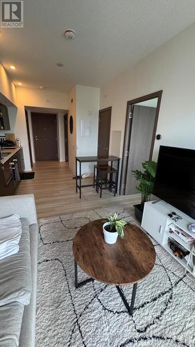 3907 - 17 Bathurst Street N, Toronto, ON - Indoor Photo Showing Living Room