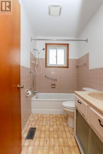 220 Ross Avenue, Thames Centre (Dorchester), ON - Indoor Photo Showing Bathroom