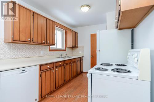 220 Ross Avenue, Thames Centre (Dorchester), ON - Indoor Photo Showing Kitchen With Double Sink