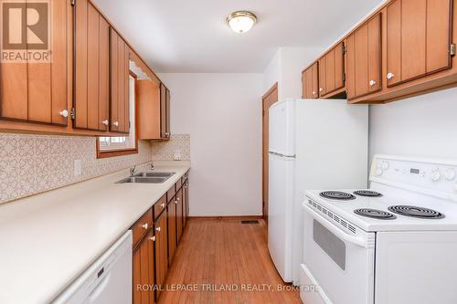 220 Ross Avenue, Thames Centre (Dorchester), ON - Indoor Photo Showing Kitchen With Double Sink