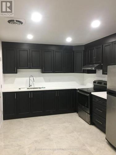 2 Adirondack Gate, Toronto, ON - Indoor Photo Showing Kitchen With Double Sink With Upgraded Kitchen