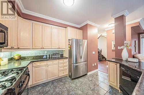 48 - 100 Elgin Mills Road W, Richmond Hill, ON - Indoor Photo Showing Kitchen With Upgraded Kitchen