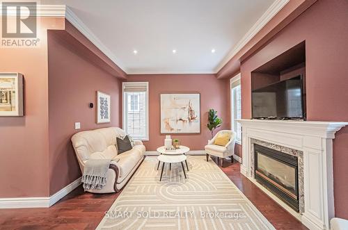 48 - 100 Elgin Mills Road W, Richmond Hill, ON - Indoor Photo Showing Living Room With Fireplace