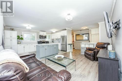 27 Huntington Court, Brampton, ON - Indoor Photo Showing Living Room