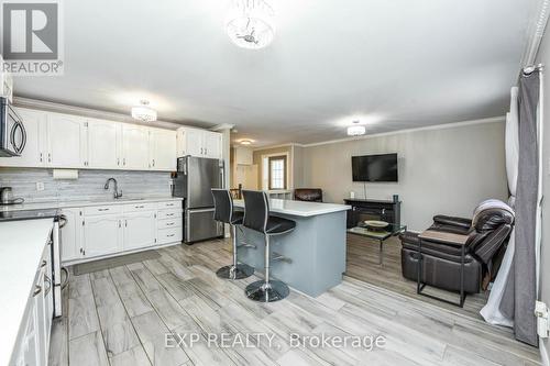 27 Huntington Court, Brampton, ON - Indoor Photo Showing Kitchen