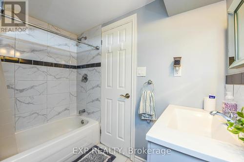 27 Huntington Court, Brampton, ON - Indoor Photo Showing Bathroom