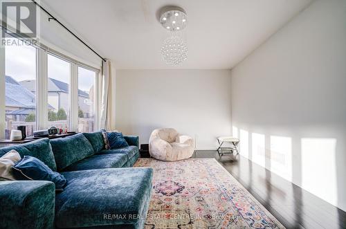 Upper - 732 Scott Boulevard, Milton, ON - Indoor Photo Showing Living Room