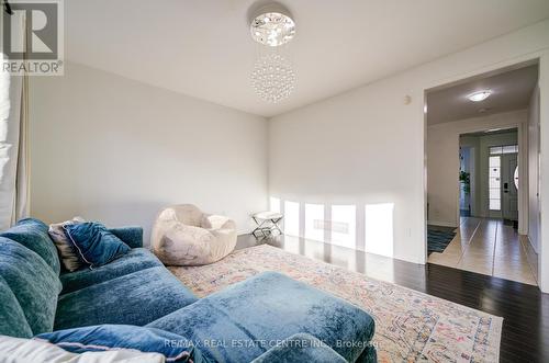 Upper - 732 Scott Boulevard, Milton, ON - Indoor Photo Showing Bedroom