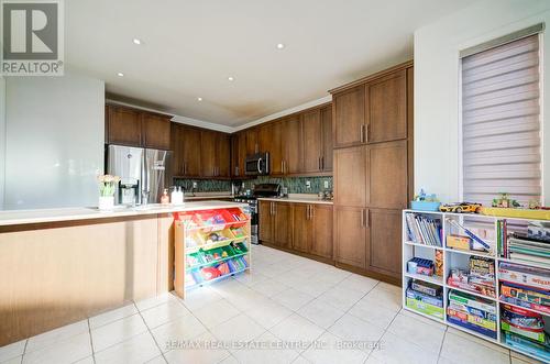 Upper - 732 Scott Boulevard, Milton, ON - Indoor Photo Showing Kitchen