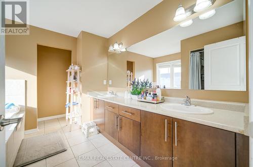 Upper - 732 Scott Boulevard, Milton, ON - Indoor Photo Showing Bathroom