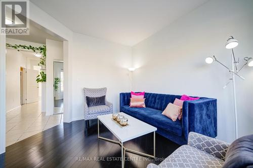 Upper - 732 Scott Boulevard, Milton, ON - Indoor Photo Showing Living Room