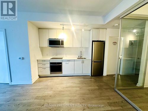 2311 - 1926 Lakeshore Boulevard W, Toronto, ON - Indoor Photo Showing Kitchen