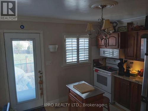 1059 Westmount Avenue, Mississauga, ON - Indoor Photo Showing Kitchen