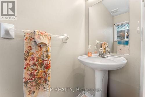 2407 Bankside Drive, Mississauga, ON - Indoor Photo Showing Bathroom