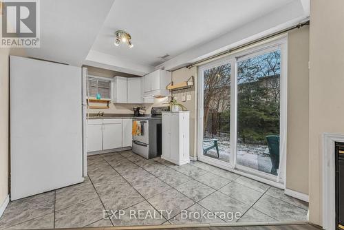 2407 Bankside Drive, Mississauga, ON - Indoor Photo Showing Kitchen