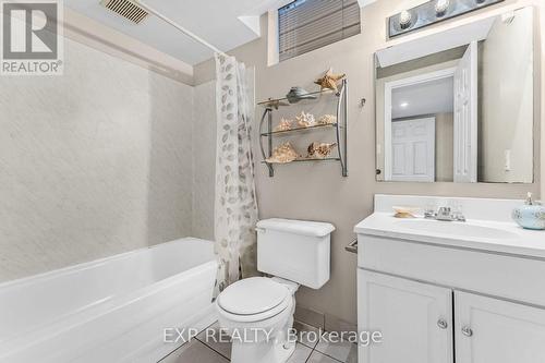 2407 Bankside Drive, Mississauga, ON - Indoor Photo Showing Bathroom