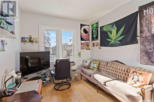 310 25Th Street W, Saskatoon, SK - Indoor Photo Showing Living Room