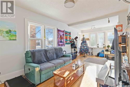 310 25Th Street W, Saskatoon, SK - Indoor Photo Showing Living Room