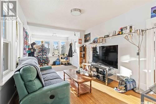 310 25Th Street W, Saskatoon, SK - Indoor Photo Showing Living Room