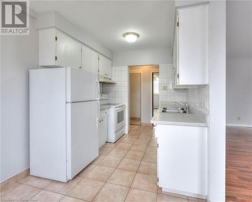 371 Dale Crescent Unit# 6, Waterloo, ON - Indoor Photo Showing Kitchen With Double Sink