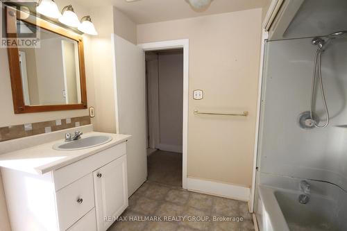 923 Center Street, Mcnab/Braeside, ON - Indoor Photo Showing Bathroom