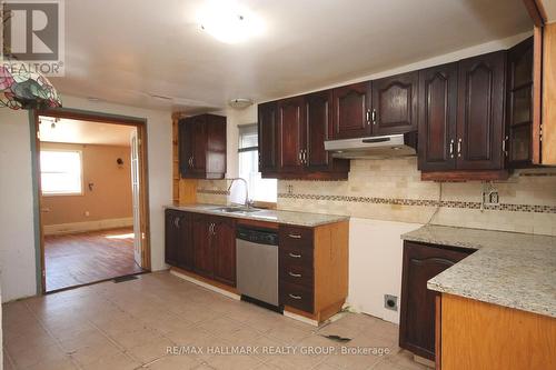 923 Center Street, Mcnab/Braeside, ON - Indoor Photo Showing Kitchen