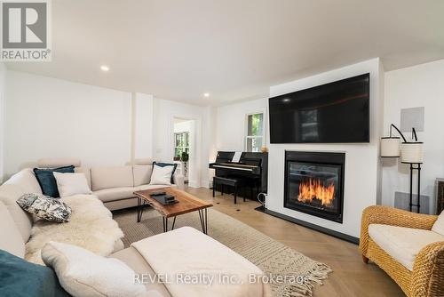 698 Rye Street, Niagara-On-The-Lake, ON - Indoor Photo Showing Living Room With Fireplace