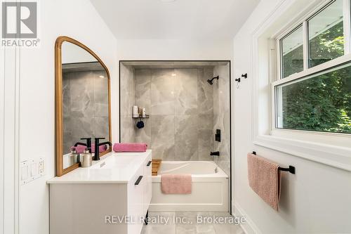 698 Rye Street, Niagara-On-The-Lake, ON - Indoor Photo Showing Bathroom