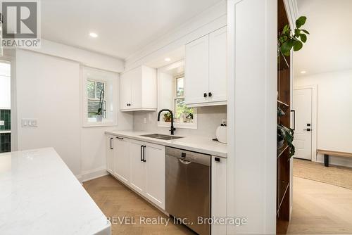 698 Rye Street, Niagara-On-The-Lake, ON - Indoor Photo Showing Kitchen With Double Sink