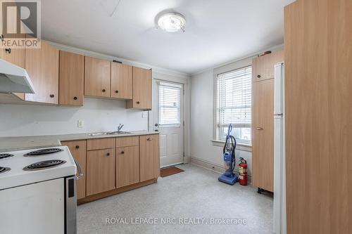 44 Carlisle Street, St. Catharines (451 - Downtown), ON - Indoor Photo Showing Kitchen