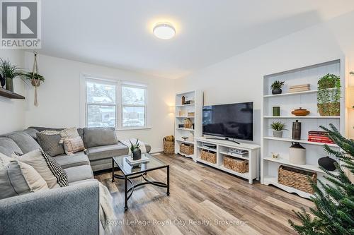 84 Queensdale Crescent, Guelph (Parkwood Gardens), ON - Indoor Photo Showing Living Room