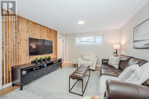 84 Queensdale Crescent, Guelph (Parkwood Gardens), ON - Indoor Photo Showing Living Room