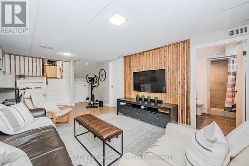 84 Queensdale Crescent, Guelph (Parkwood Gardens), ON - Indoor Photo Showing Living Room