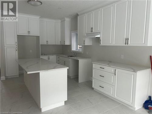 561 Balsam Poplar Street, Waterloo, ON - Indoor Photo Showing Kitchen