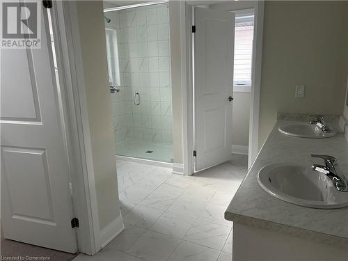 561 Balsam Poplar Street, Waterloo, ON - Indoor Photo Showing Bathroom