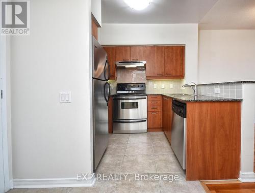 510 - 485 Rosewell Avenue E, Toronto, ON - Indoor Photo Showing Kitchen