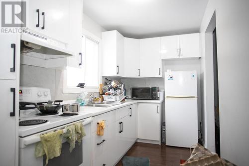 140-172 South Market St, Sault Ste. Marie, ON - Indoor Photo Showing Kitchen With Double Sink