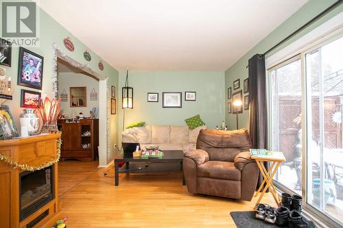 140-172 South Market St, Sault Ste. Marie, ON - Indoor Photo Showing Living Room With Fireplace