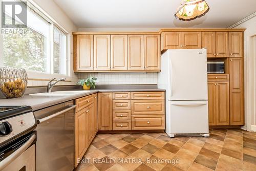 813 Weston Drive, Ottawa, ON - Indoor Photo Showing Kitchen