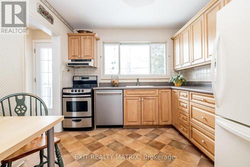 813 Weston Drive, Ottawa, ON - Indoor Photo Showing Kitchen