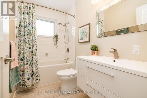 813 Weston Drive, Ottawa, ON - Indoor Photo Showing Bathroom