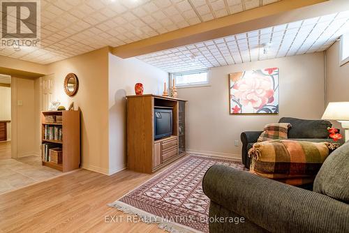 813 Weston Drive, Ottawa, ON - Indoor