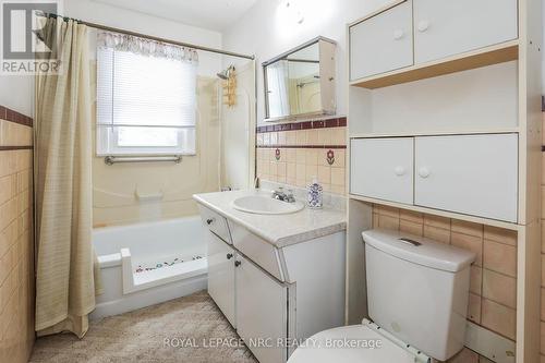 204 Lakeshore Road, St. Catharines (442 - Vine/Linwell), ON - Indoor Photo Showing Bathroom