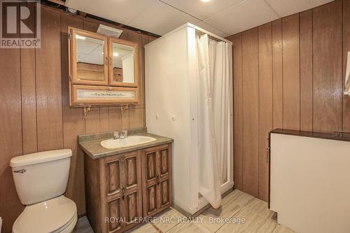 204 Lakeshore Road, St. Catharines (442 - Vine/Linwell), ON - Indoor Photo Showing Bathroom