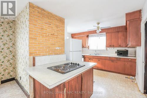 204 Lakeshore Road, St. Catharines (442 - Vine/Linwell), ON - Indoor Photo Showing Kitchen With Double Sink