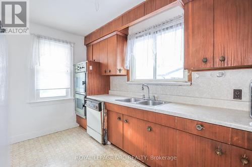 204 Lakeshore Road, St. Catharines (442 - Vine/Linwell), ON - Indoor Photo Showing Kitchen With Double Sink