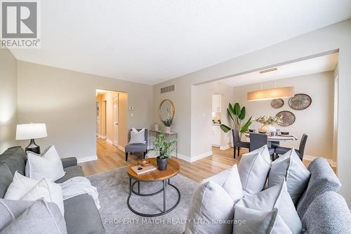 488 Lanark Drive, Oshawa, ON - Indoor Photo Showing Living Room