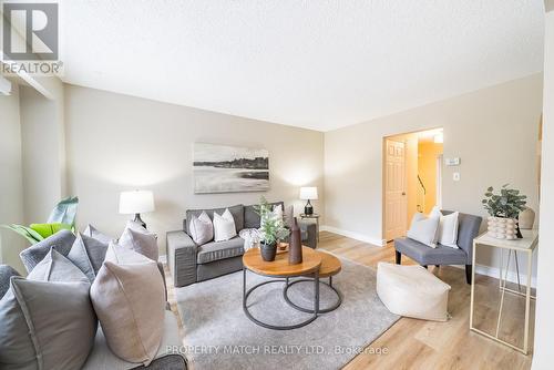 488 Lanark Drive, Oshawa, ON - Indoor Photo Showing Living Room