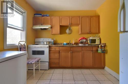 3643 Seminole Street, Windsor, ON - Indoor Photo Showing Kitchen